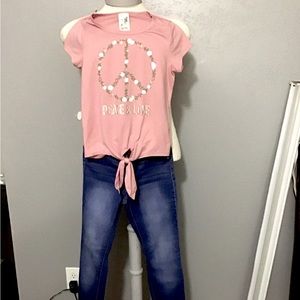 Set for girl size 14 the blouse is lily blue and the pants Jordache super skinny